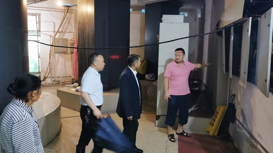 24-8月16日工程管理中心巡查科学家公园主雕塑地下室_副本