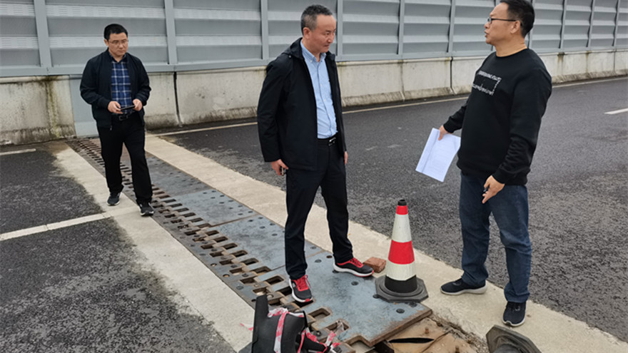 绵阳市一环路南段东延线工程(止于S205)现场检查桥梁伸缩缝 绵阳市一环路南段东延线工程(止于S205)现场检查桥梁伸缩缝