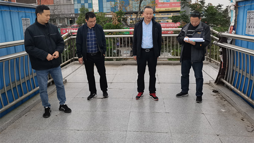 绵吴路改造工程现场检查人行天桥 绵吴路改造工程现场检查人行天桥