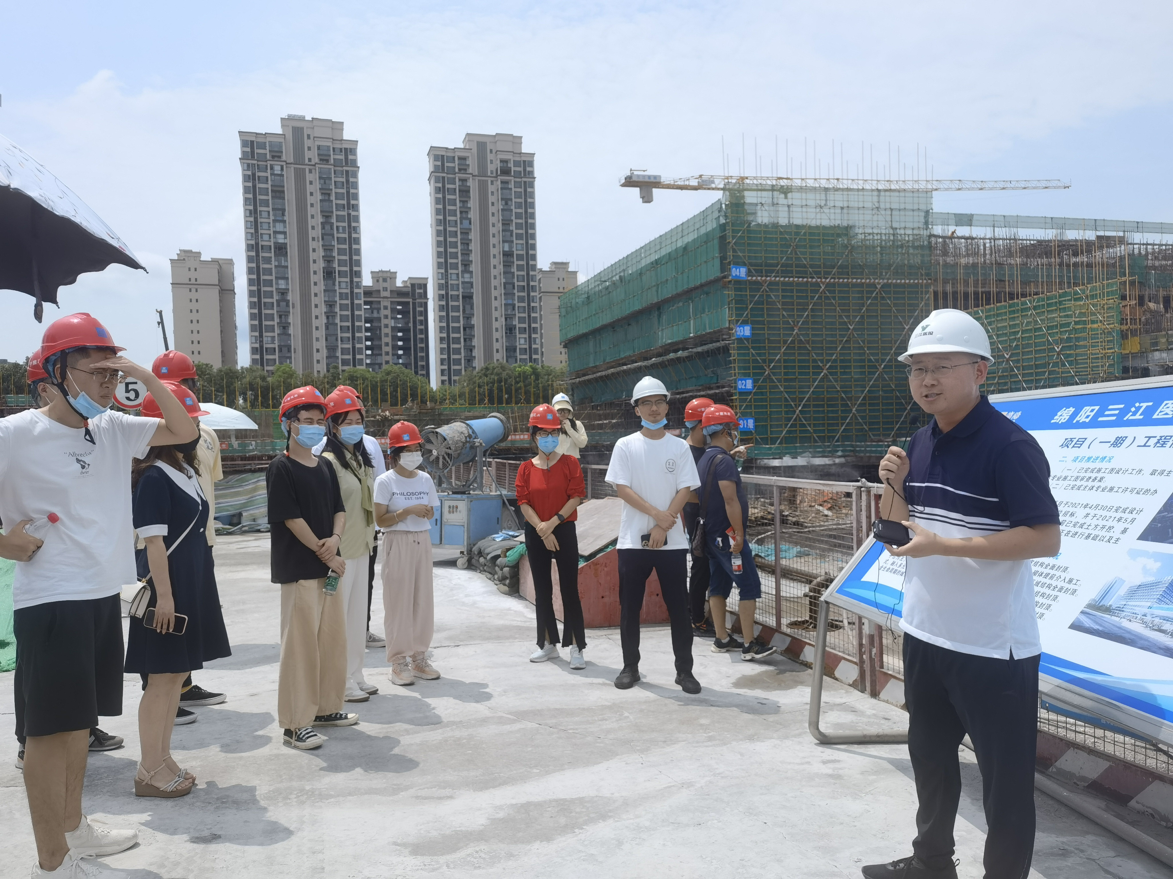 观项目 增认同 促学习 ——15vip太阳集团官网组织青年学员开展重点项目观摩