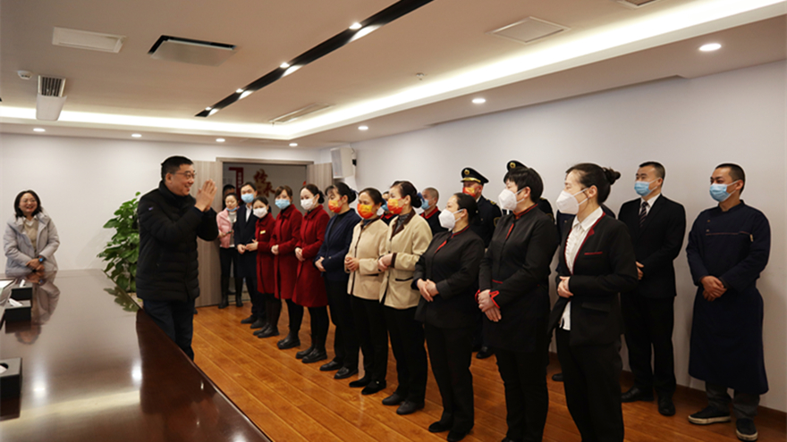 02集团党委副书记、董事、总经理程一看望慰问一线职工 02集团党委副书记、董事、总经理程一看望慰问一线职工