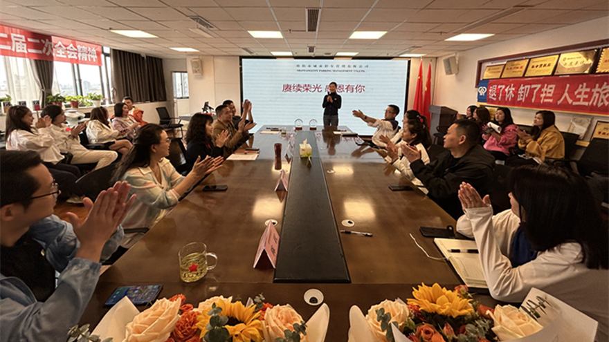 荣休欢送会召开 荣休欢送会召开