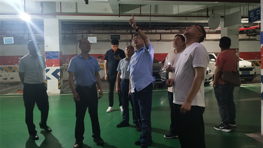 检查组在涪滨印象小区现场开展安全隐患督导检查 检查组在涪滨印象小区现场开展安全隐患督导检查