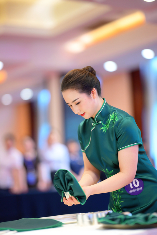 05中餐摆台李荣倩