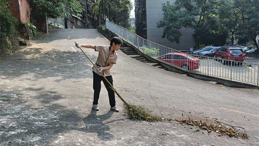 烈日下的坚守 清凉中的深情